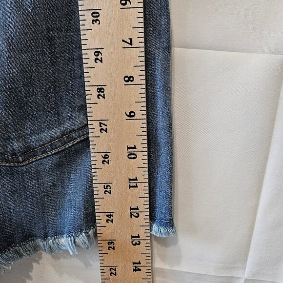 7 For All Mankind Jeans Shorts Raw Hem Faded Blue Button Fly Size 32 - Picture 9 of 9